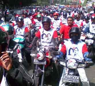 Tukang Ojek Kampanyekan Mega-Prabowo
