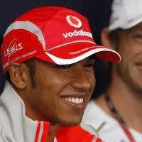 Hamilton: Button Demi Inggris