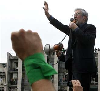 Mousavi dan Pendukungnya Berdemo