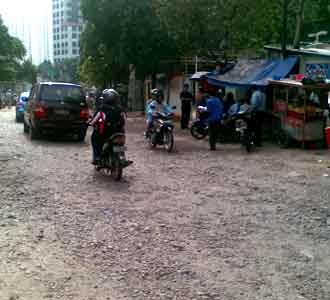 Pembangunan Apartemen Hancurkan Jalan