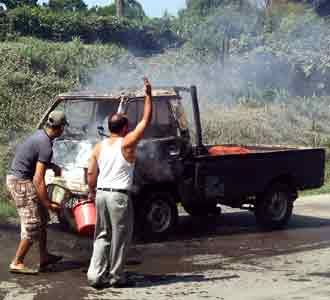 Mobil Pick Up Terbakar