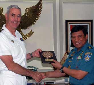 Kasal Terima Panglima AL Perancis