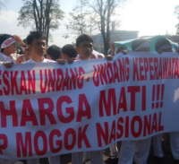 Desak Pengesahan UU Keperawatan, Gedung Sate Diserbu Perawat