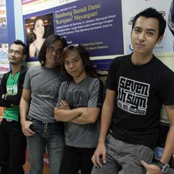 Tatoo Kembali Populerkan Lagu Satu Senyum Saja