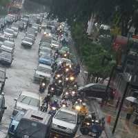 Sering Macet, Produsen Mobil Salahkan Kualitas Jalan Buruk