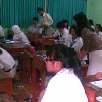 Pejabat Diknas Saling Lempar Tanggungjawab