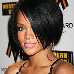 Ngaku Bukan Lesbian, Rihanna Rilis Te Amo di Internet