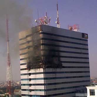 Wisma BII Surabaya Terbakar