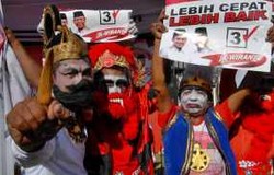 Ribuan Pro JK Padati Lapangan Kota Barat Solo