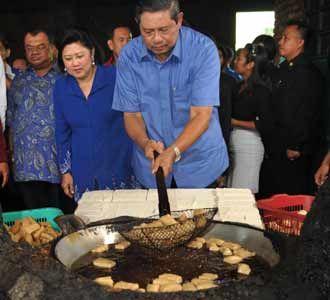 SBY ke Pabrik Tahu