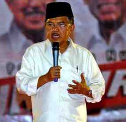 JK Raja Panggung, Tanpa Podium dan Moderator