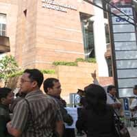 Ratusan Karyawan Keleleran