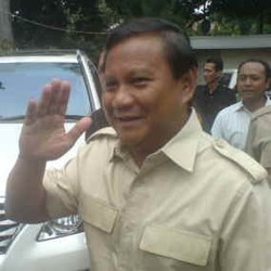 Prabowo Ziarah ke Makam Syekh Maulana Maghribi