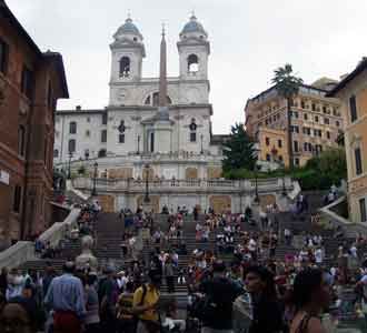 Nongkrong di Piazza di Spagna