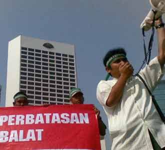 Pemuda Ambalat Tolak Perang