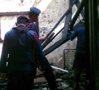 BMW Meledak Bakar Rumah di PI