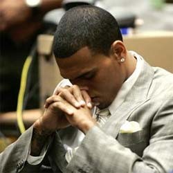 Terbukti Bersalah, Chris Brown Dilarang Dekati Rihanna