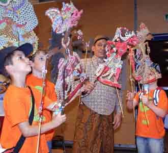 Wayang Kulit Beraksi di Hongaria