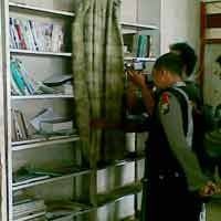 Polisi Amati Buku-buku Milik Masjid Al Ihsan