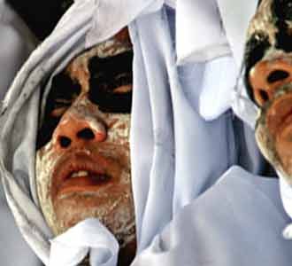 Pocong Sambangi Istana