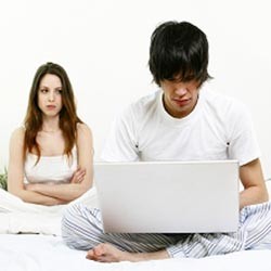 Asyik Internetan? Awas Keluarga Terbengkalai!