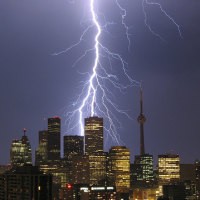 Asyik Main Game? Awas, Tersambar Petir!