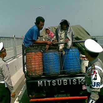 Tilang Diberlakukan di Suramadu