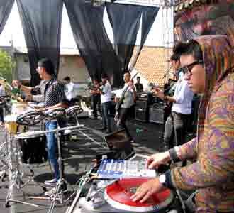 Perkawinan Dua Aliran Musik