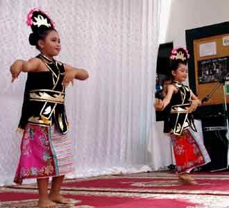 Tarian Indonesia Meriahkan Cultural Performance Day