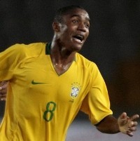 Gremio Tak Izinkan MU Uji Douglas