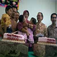 Rayakan Ultah ke-1, Janeeta-Janeetra Banjir Hadiah