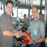 Pegawai BPMPD Jombang Kunjungi Kapal Perang