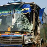 Bus Seruduk Bus