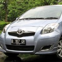 Harga Jazz Selangit, Yaris Untung?