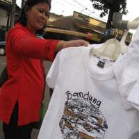 Pulang Liburan Bawa Kaos Bandung