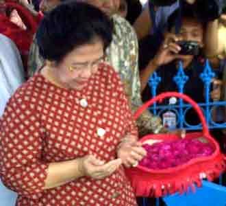 Mega Ziarah ke Makam Marsinah