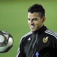 Kecewa Arsenal, Cesc Tak Berniat Pergi