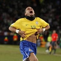 Free Kick Alves Antar Brasil ke Final