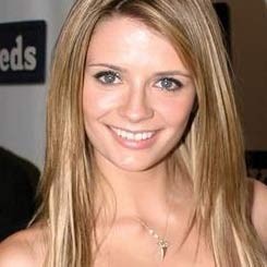 Mischa Barton Lebih Suka Cium Perempuan