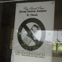 Ponsel Murid Hilang, Satu Sekolah Dibuat Repot