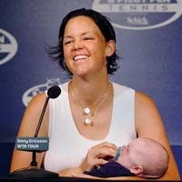 Davenport Lahirkan Anak Kedua