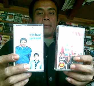 Kaset Jacko Diburu Penggemarnya