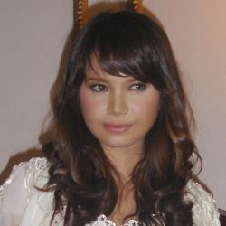 Ditanya Soal Cerai, Rossa Minta Maaf