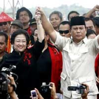 Prabowo Terimakasih Bendera Pendukung SBY Berkibar di Senayan 