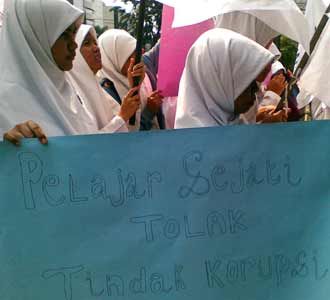 Puluhan Pelajar Dukung KPK