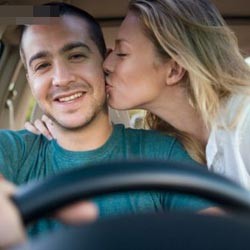 Wow, Perempuan Lebih Suka Bercinta di Mobil!