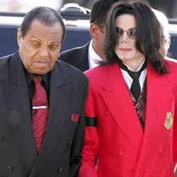 Ayahanda Tak Masuk Dalam Surat Wasiat Jacko