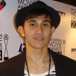 Gara-gara Serigala Terakhir, Vino Bastian Selingkuhi Upi?