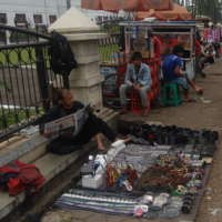 Pedagang Cinderamata di Museum Geologi Mendulang Untung