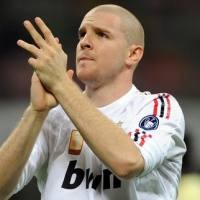 Villa Main di Belakang dan Depan